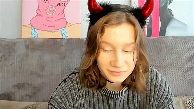 Snapshot of EnigmaSee chatting on February 11, 7:54 am EnigmaSee online show from February 11, 7:54 am