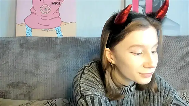 Snapshot of EnigmaSee chatting on February 11, 10:59 am EnigmaSee online show from February 11, 10:59 am