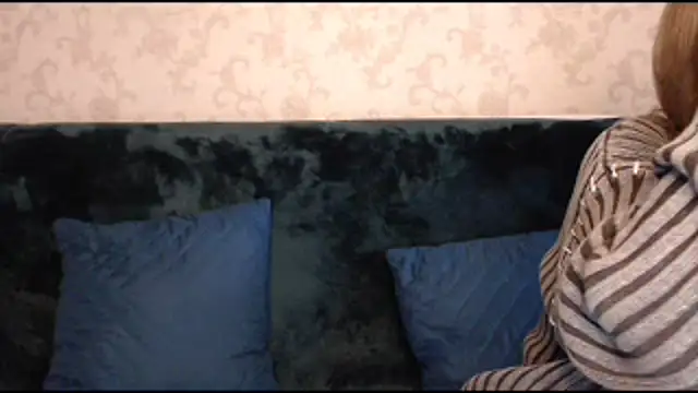 Snapshot of EnigmaSee chatting on February 14, 8:31 am EnigmaSee online show from February 14, 8:31 am