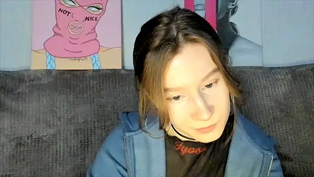 Snapshot of EnigmaSee chatting on February 16, 1:25 am EnigmaSee online show from February 16, 1:25 am