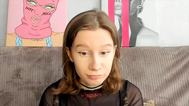 Snapshot of EnigmaSee chatting on February 16, 8:21 am EnigmaSee online show from February 16, 8:21 am