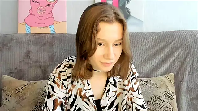 Snapshot of EnigmaSee chatting on February 17, 8:19 am EnigmaSee online show from February 17, 8:19 am