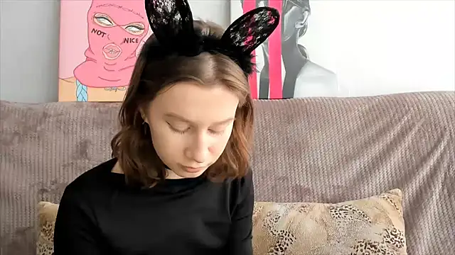 Snapshot of EnigmaSee chatting on February 18, 4:26 am EnigmaSee online show from February 18, 4:26 am