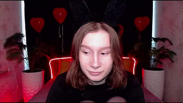 Snapshot of EnigmaSee chatting on February 20, 8:28 am EnigmaSee online show from February 20, 8:28 am