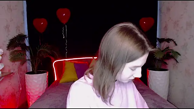 Snapshot of EnigmaSee chatting on February 24, 11:32 am EnigmaSee online show from February 24, 11:32 am