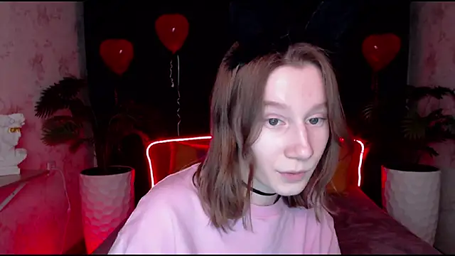 Snapshot of EnigmaSee chatting on February 24, 2:37 pm EnigmaSee online show from February 24, 2:37 pm