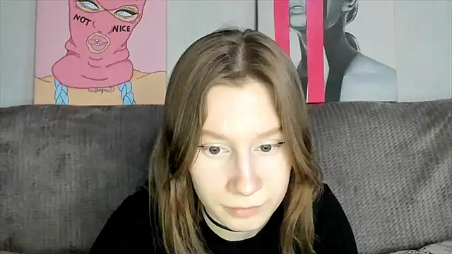 Snapshot of EnigmaSee chatting on February 25, 11:41 am EnigmaSee online show from February 25, 11:41 am