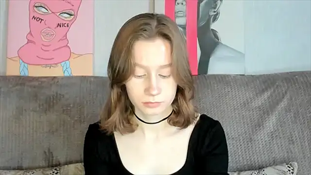 Snapshot of EnigmaSee chatting on March 1, 1:43 am EnigmaSee online show from March 1, 1:43 am