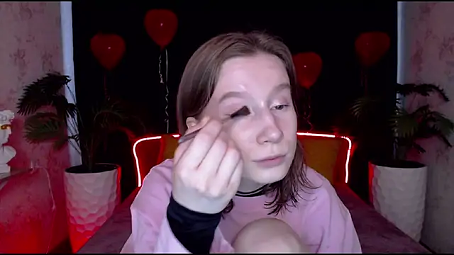 Snapshot of EnigmaSee chatting on March 4, 1:23 am EnigmaSee online show from March 4, 1:23 am