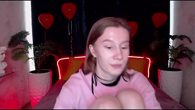 Snapshot of EnigmaSee chatting on March 4, 4:27 am EnigmaSee online show from March 4, 4:27 am