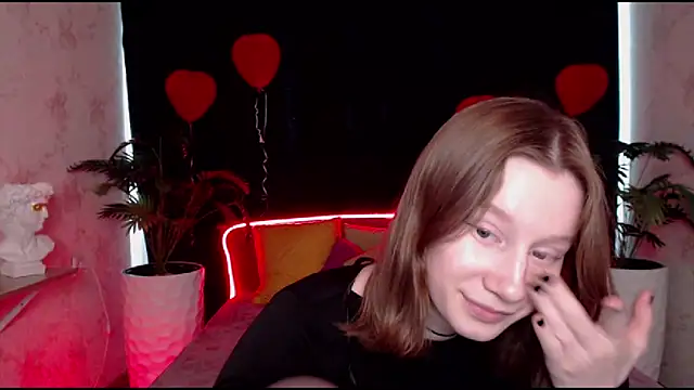 Snapshot of EnigmaSee chatting on March 8, 7:49 am EnigmaSee online show from March 8, 7:49 am