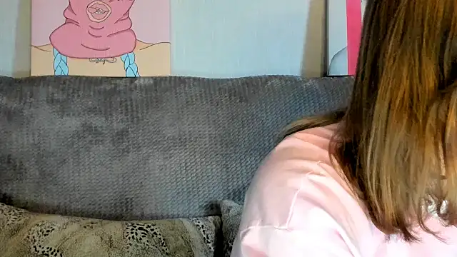 Snapshot of EnigmaSee chatting on March 9, 11:36 am EnigmaSee online show from March 9, 11:36 am