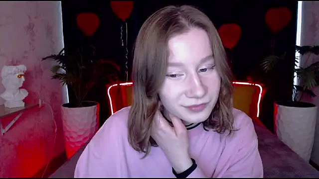 Snapshot of EnigmaSee chatting on March 10, 4:49 am EnigmaSee online show from March 10, 4:49 am