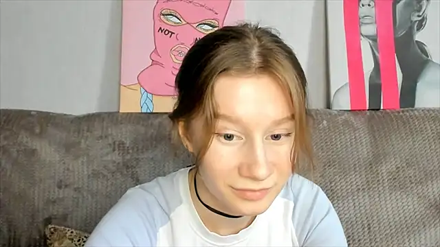 Snapshot of EnigmaSee chatting on March 13, 11:19 am EnigmaSee online show from March 13, 11:19 am