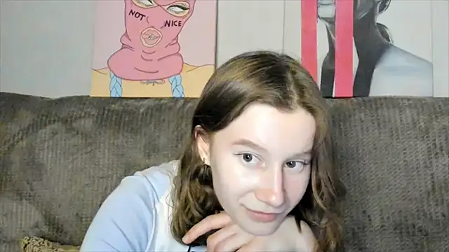 Snapshot of EnigmaSee chatting on March 18, 2:48 pm EnigmaSee online show from March 18, 2:48 pm