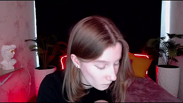 Snapshot of EnigmaSee chatting on March 20, 7:47 am EnigmaSee online show from March 20, 7:47 am