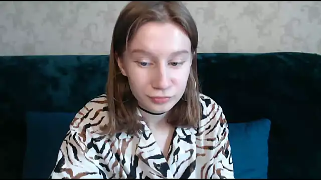 Snapshot of EnigmaSee chatting on March 22, 9:13 am EnigmaSee online show from March 22, 9:13 am