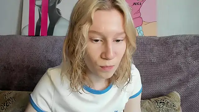 Snapshot of EnigmaSee chatting on September 10, 8:25 am EnigmaSee online show from September 10, 8:25 am