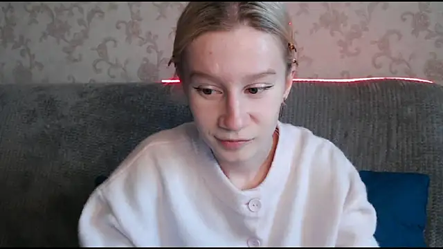 Snapshot of EnigmaSee chatting on September 15, 2:00 am EnigmaSee online show from September 15, 2:00 am