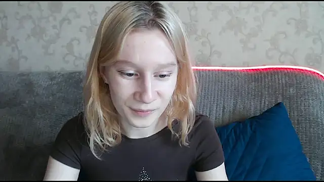 Snapshot of EnigmaSee chatting on September 16, 8:48 am EnigmaSee online show from September 16, 8:48 am