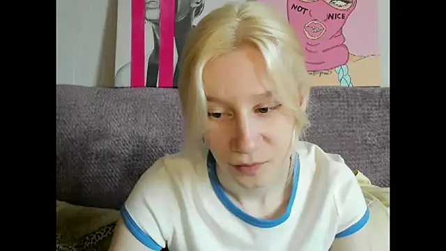 Snapshot of EnigmaSee chatting on September 19, 8:27 am EnigmaSee online show from September 19, 8:27 am