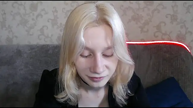 Snapshot of EnigmaSee chatting on September 22, 2:02 am EnigmaSee online show from September 22, 2:02 am