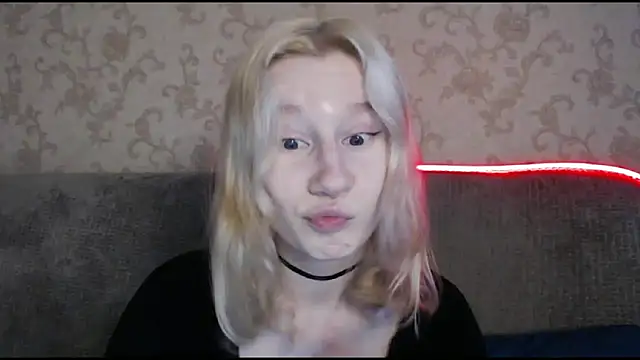 Snapshot of EnigmaSee chatting on September 28, 1:44 am EnigmaSee online show from September 28, 1:44 am