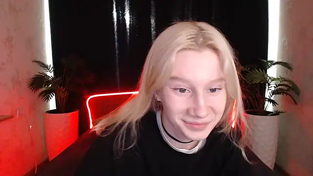 Snapshot of EnigmaSee chatting on October 1, 1:55 am EnigmaSee online show from October 1, 1:55 am