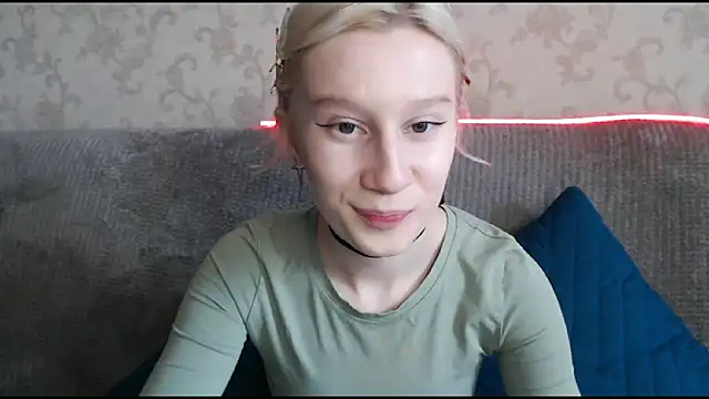 Snapshot of EnigmaSee chatting on October 7, 8:55 am EnigmaSee online show from October 7, 8:55 am