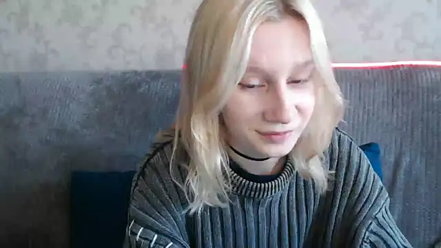 Snapshot of EnigmaSee chatting on October 12, 1:59 am EnigmaSee online show from October 12, 1:59 am