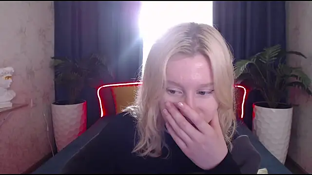 Snapshot of EnigmaSee chatting on October 17, 2:04 am EnigmaSee online show from October 17, 2:04 am