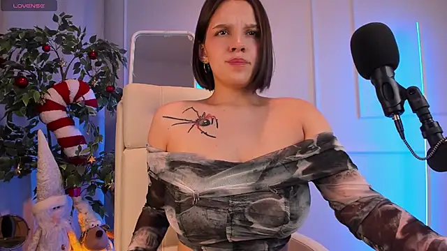 Snapshot of AdalynGlows chatting on December 25, 12:58 pm AdalynGlows online show from December 25, 12:58 pm