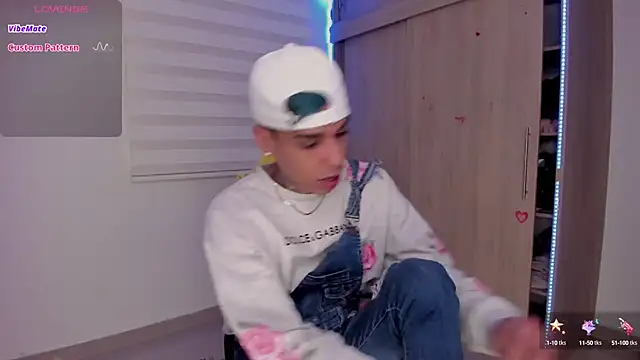 aldrinwhite online show from March 14, 10:39 am