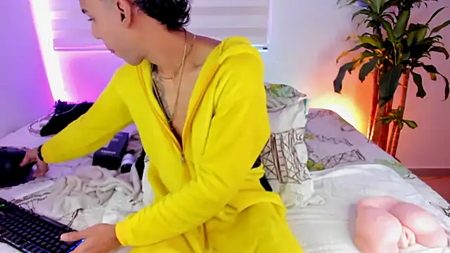 aldrinwhite online show from October 6, 4:59 pm