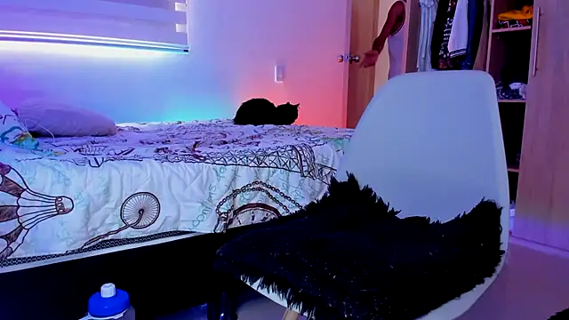 aldrinwhite online show from December 1, 4:23 pm