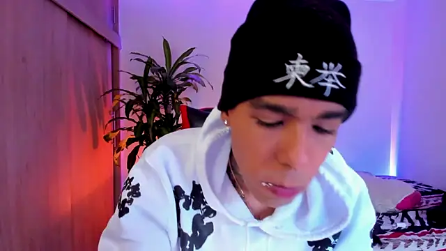 aldrinwhite online show from April 20, 6:20 pm