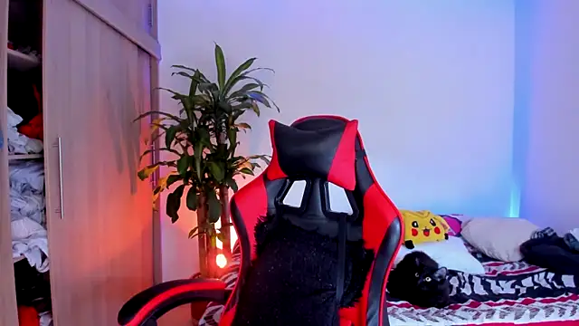 aldrinwhite online show from April 22, 4:41 pm