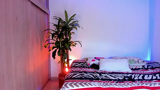 aldrinwhite online show from April 23, 5:04 pm