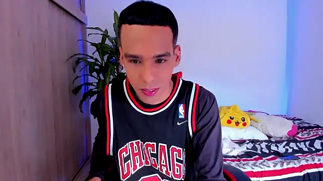 Snapshot of aldrinwhite chatting on April 29, 5:17 pm aldrinwhite online show from April 29, 5:17 pm