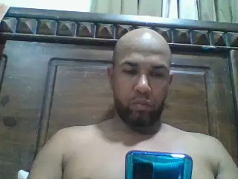 Snapshot of Frankie0880 chatting on December 31, 2:51 am Frankie0880 online show from December 31, 2:51 am