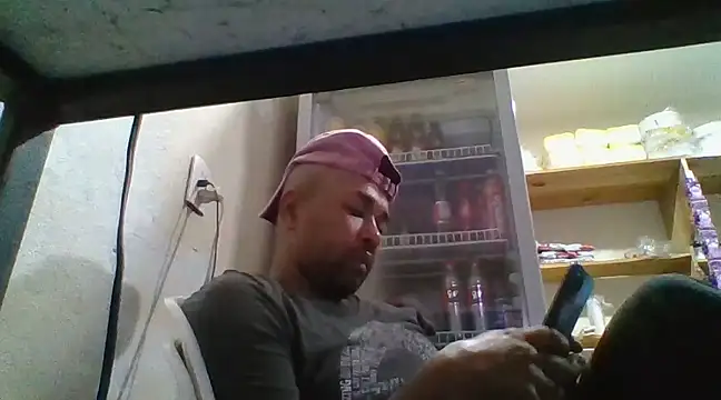 Snapshot of Frankie0880 chatting on February 11, 10:18 pm Frankie0880 online show from February 11, 10:18 pm