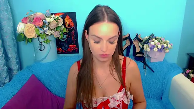 Snapshot of LindaaLu chatting on December 9, 10:00 am LindaaLu online show from December 9, 10:00 am