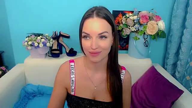 Snapshot of LindaaLu chatting on December 11, 8:04 am LindaaLu online show from December 11, 8:04 am