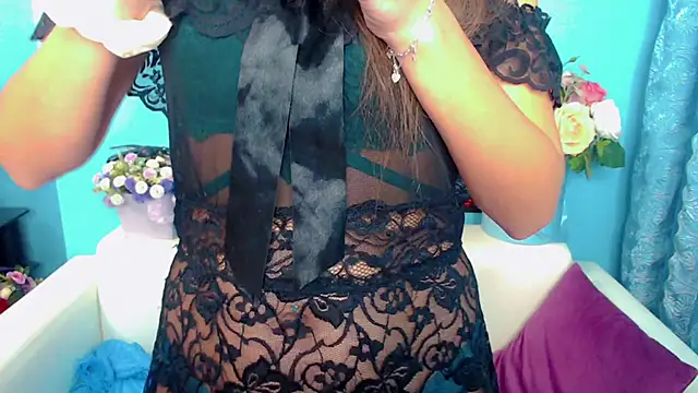 Snapshot of LindaaLu chatting on December 12, 3:32 am LindaaLu online show from December 12, 3:32 am