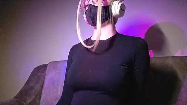 DanaWard online show from April 10, 10:14 pm