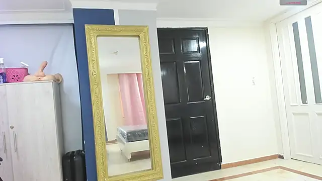 charolbruce 1 online show from April 14, 11:49 am