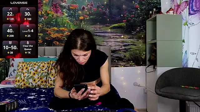 MadameDeFeu online show from December 3, 9:00 am