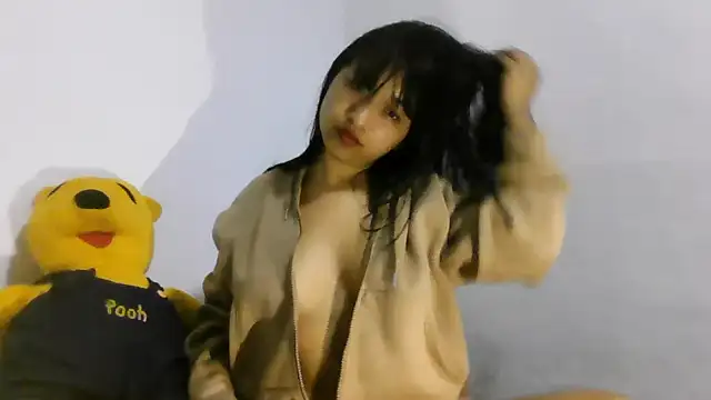 DakotaHoland online show from April 18, 1:42 am