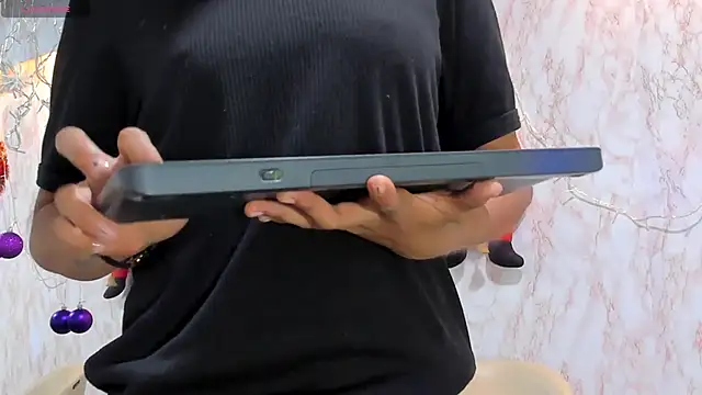 BarbieHotLaura online show from December 27, 3:37 pm