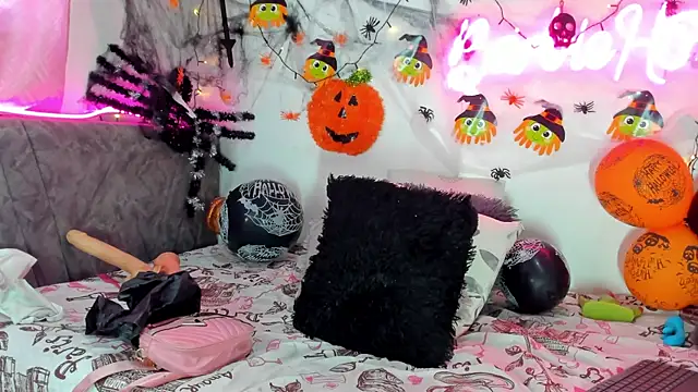 BarbieHotLaura online show from October 18, 6:41 pm